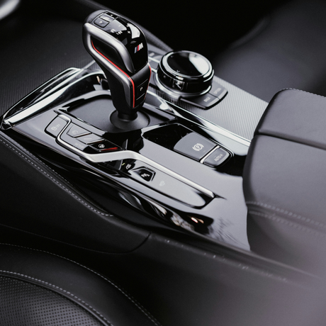 Wie Sie Piano-Lack im Auto richtig reinigen und pflegen